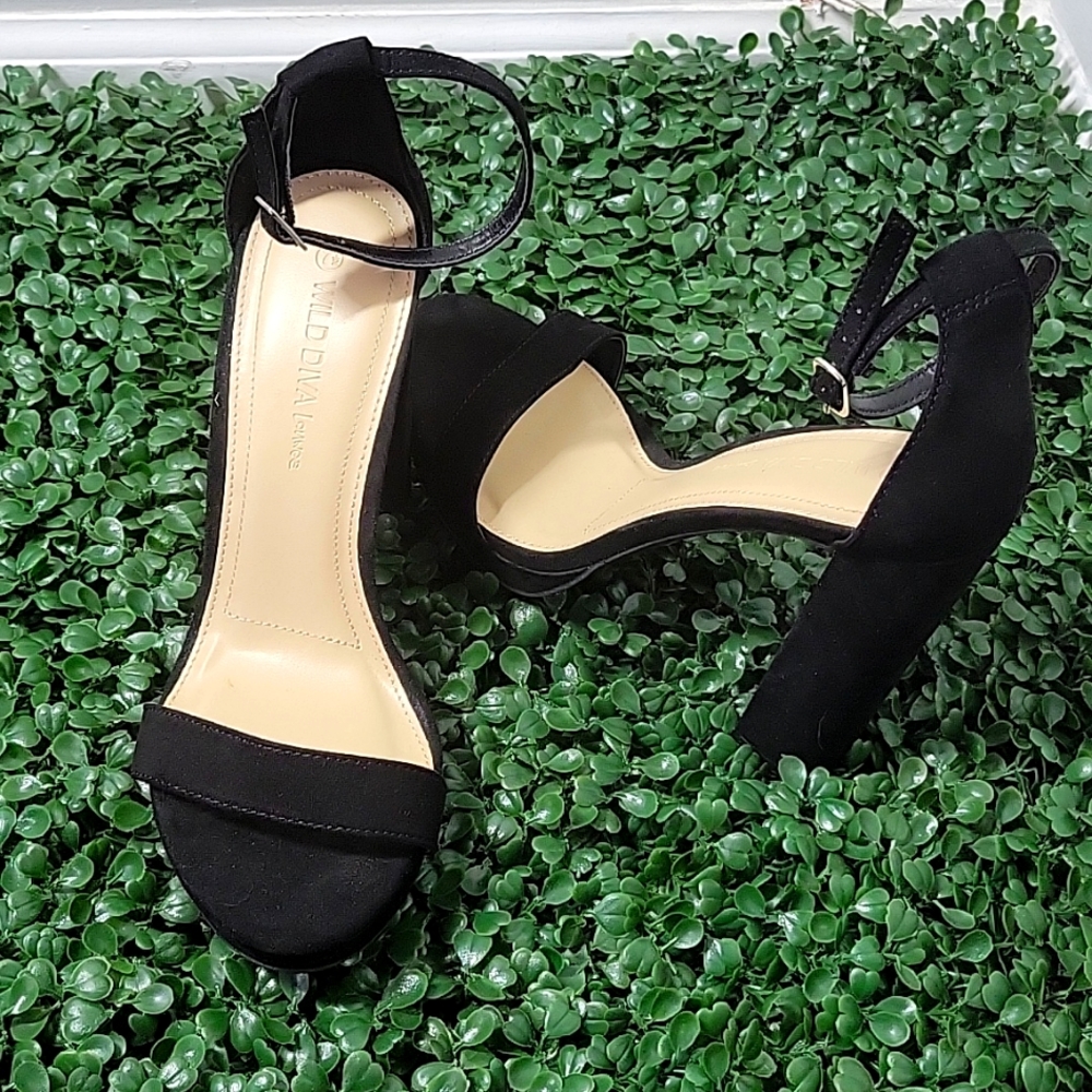 Black strap heel